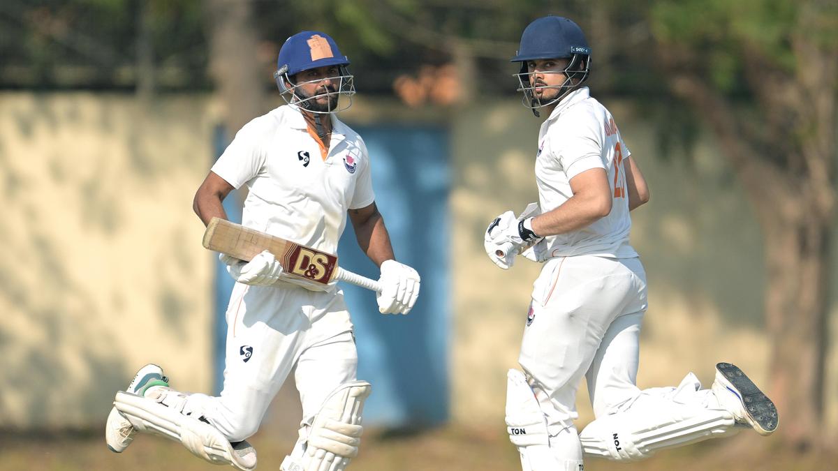 Ranji Trophy 2025-26 semifinal: Auqib Nabi 5-fer, Samad fifty help J&K fight back against Bengal