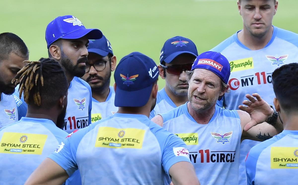  Lucknow Super Giants (LSG) fielding coach Jonty Rhodes (centre), and mentor Gautam Gambhir with the rest of the team during a training session. 