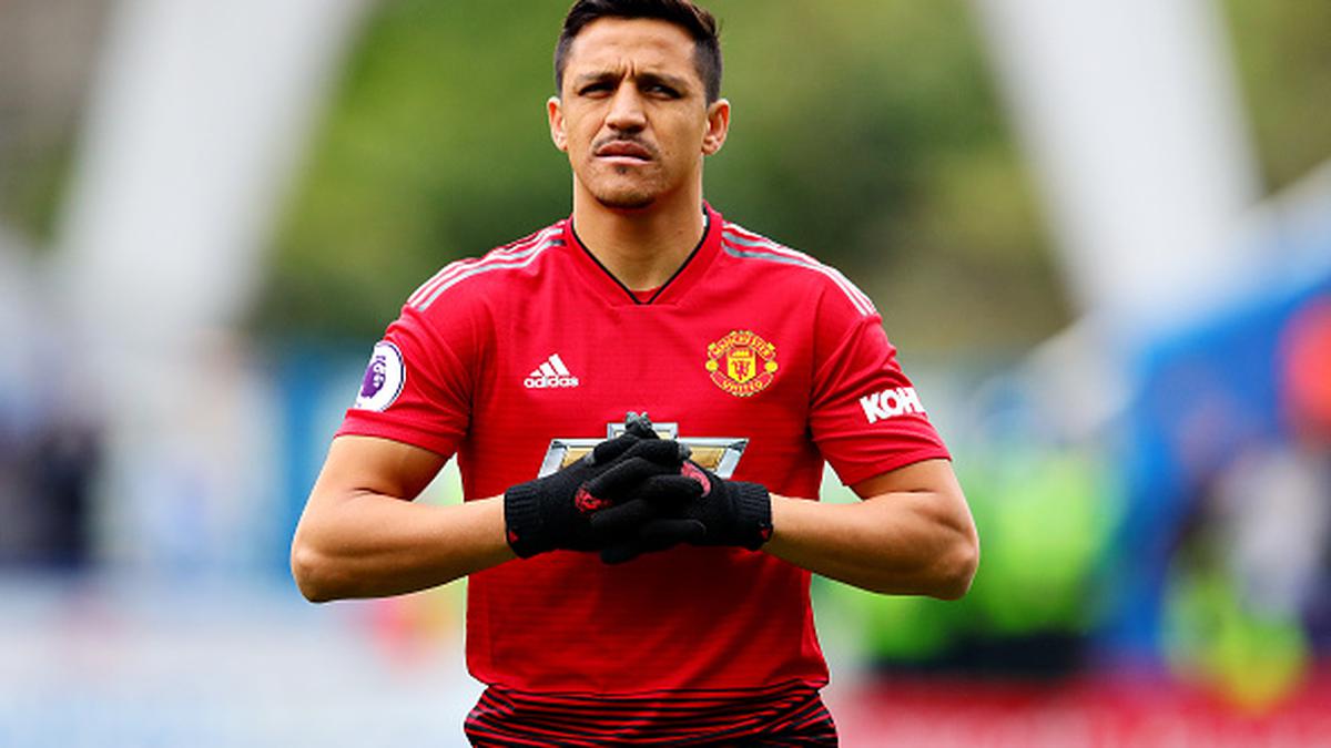 Copa offers Chile's Sanchez chance to banish United woes