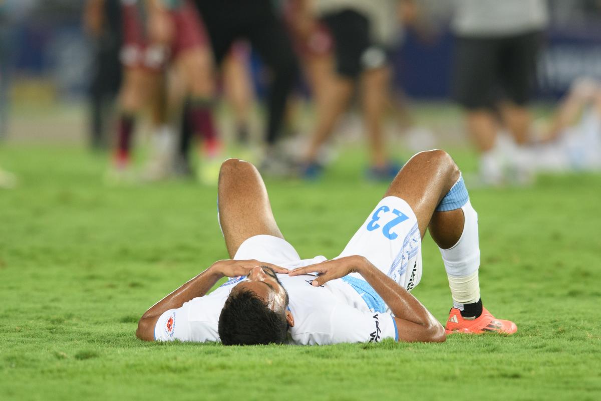 Jamshedpurovo kolektívne odhodlanie bolo po smrti porušené Ralteovým štrajkom. Jamshedpurovo kolektívne odhodlanie bolo po smrti porušené Ralteovým štrajkom.