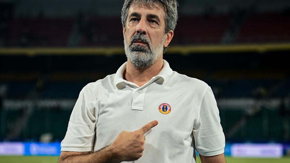 Un poing fermé, une révolution tranquille : l’idée du Bengale oriental par Oscar Bruzon