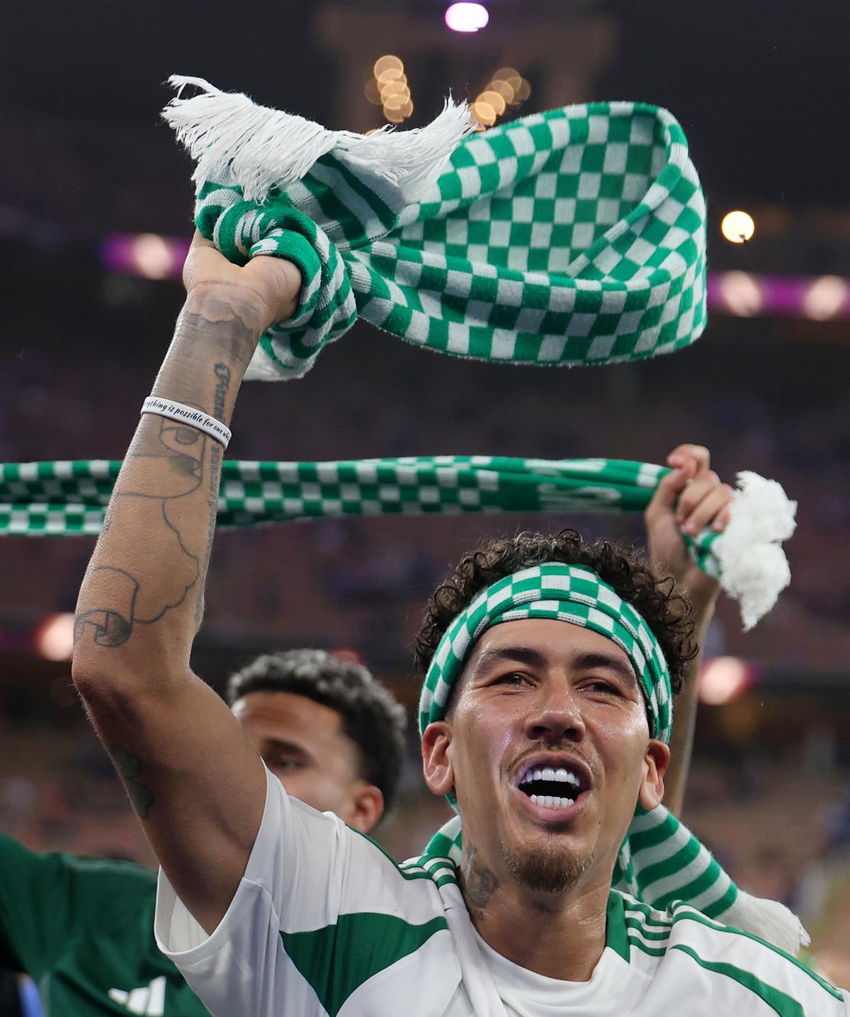 Firmino bol opäť veľmi zapojený a praskol na pravej strane oblasti, aby chytil kríž v šiestej škatuľke, ktorú Kesie Ivorian prišiel rýchlo vstal domov.