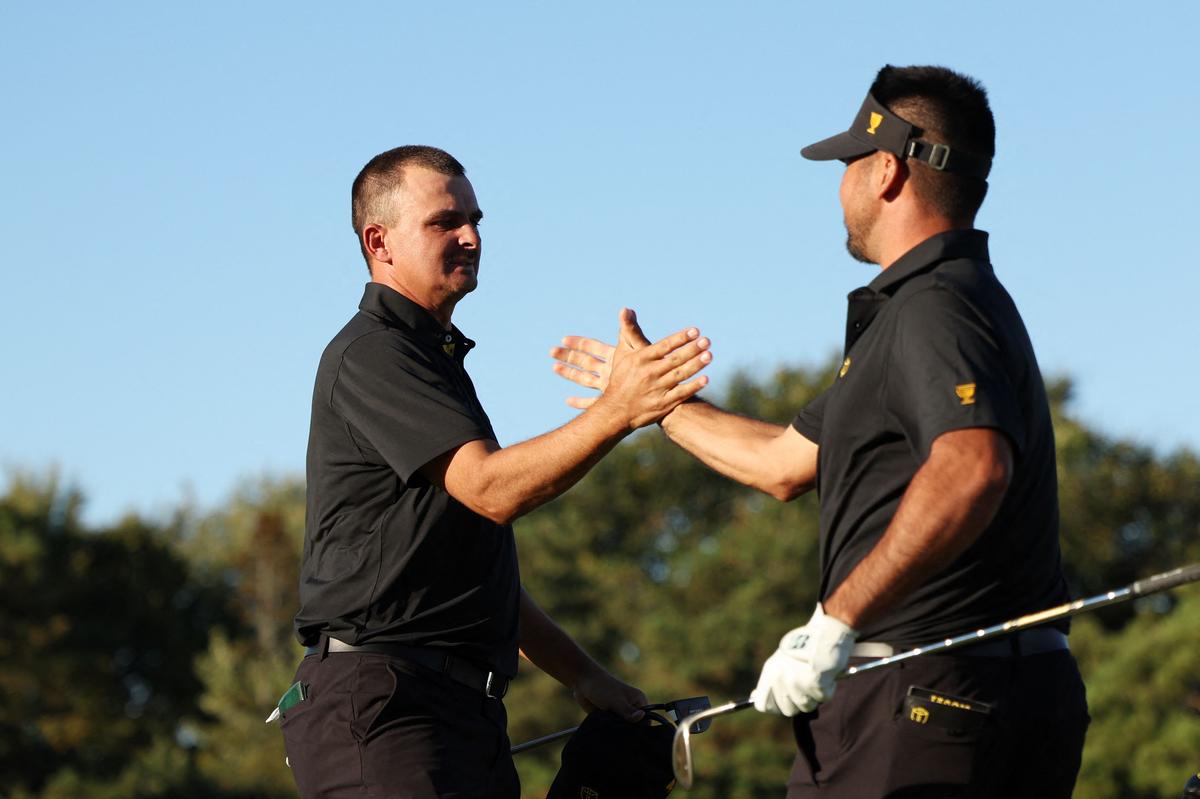 Christiaan Bezuidenhout and Jason Day of the International Team celebrates on the 18th green during Friday Foursomes on day two of the 2024 Presidents Cup.