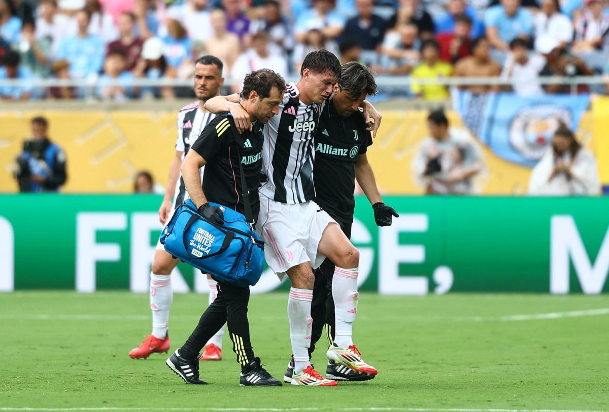Novo rozšírený turnaj, ktorý zahŕňa 32 najlepších svetových tímov, čelil reakciám, pretože FIFA oznámila, že bude pridaná do nasýteného kalendára. 