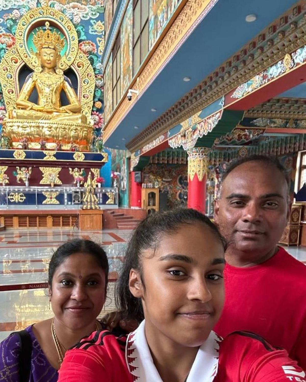 Prithika Pavade with father Vijayan Pavade and mother Suguna.