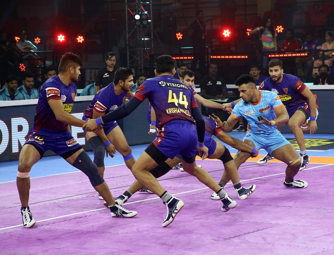 After two defeats in the last two games, Dabang Delhi, which has been in crisis recently, meets the Bengaluru Bulls.  on Saturday at the Shree Shivchhatrapati Sports Complex, Balewadi in Pune.