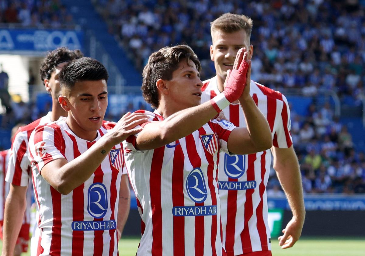 Giuliano Simeone Atletico Madrid oslavuje bodovanie prvého gólu.