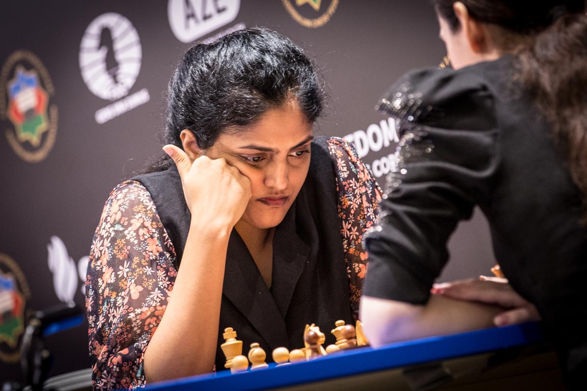 Praggnanandhaa and Carlsen's game ends in a draw; Coach Shyam defends his  ability to master precarious games