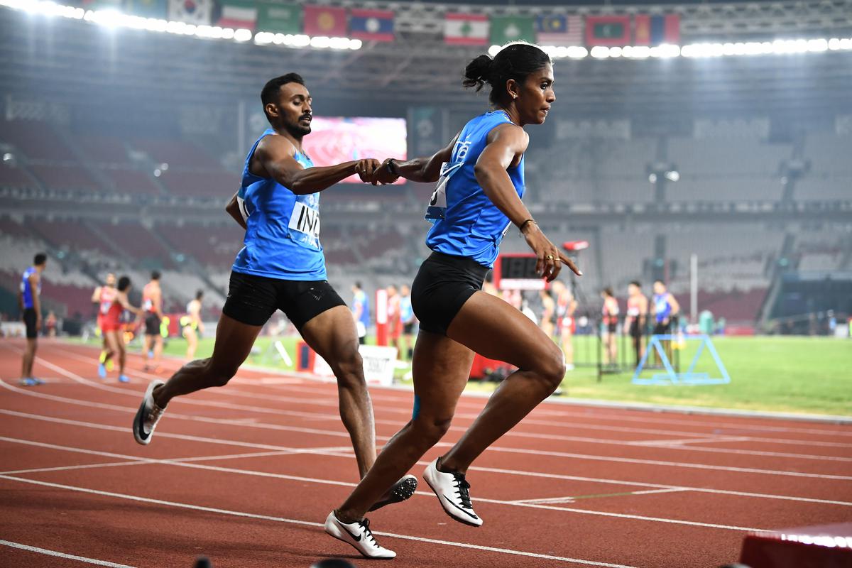 The Indian team in action during the mixed 4x400m relay at the Asian Games 2018.