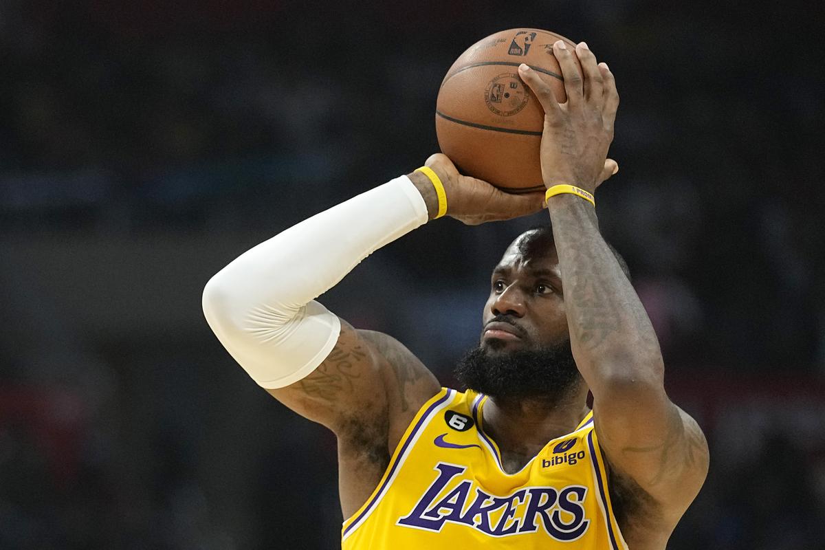 LeBron James has strained adductor, doubtful for Lakers vs. Kings