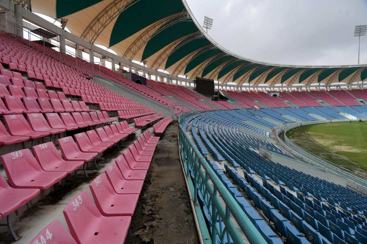 The Ekana Stadium has a capacity of approximately 50,000 spectators. 