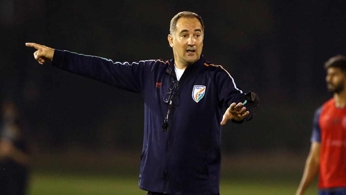 Stimac shown red card during India vs Kuwait SAFF Championship game