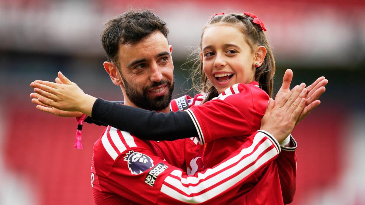 Bruno Fernandes “fier” d’égaler le record de passes décisives en Premier League