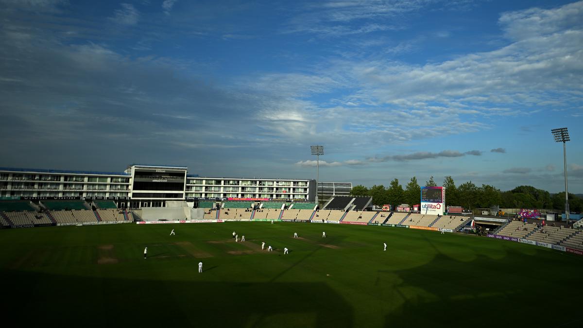 County Championship: Oversized bat costs Essex 12 points in title race