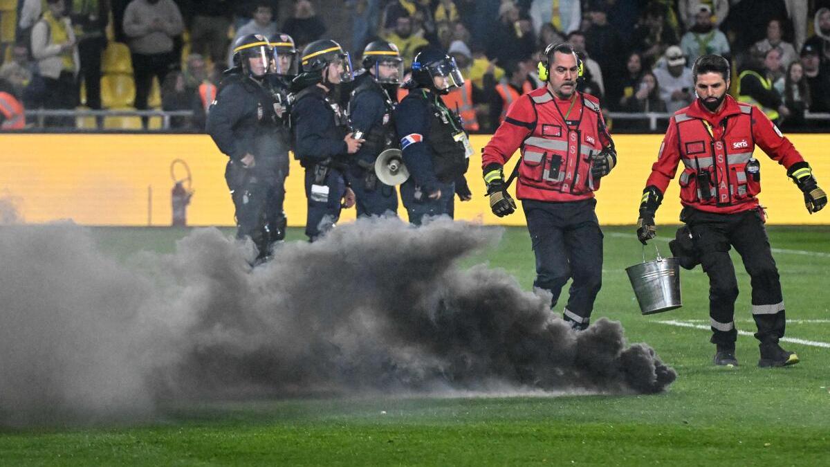 Bilan de la Ligue 1 : Lille décroche sa place en Ligue des Champions ; Nantes vs Toulouse a été annulé après que des supporters ont attaqué le terrain