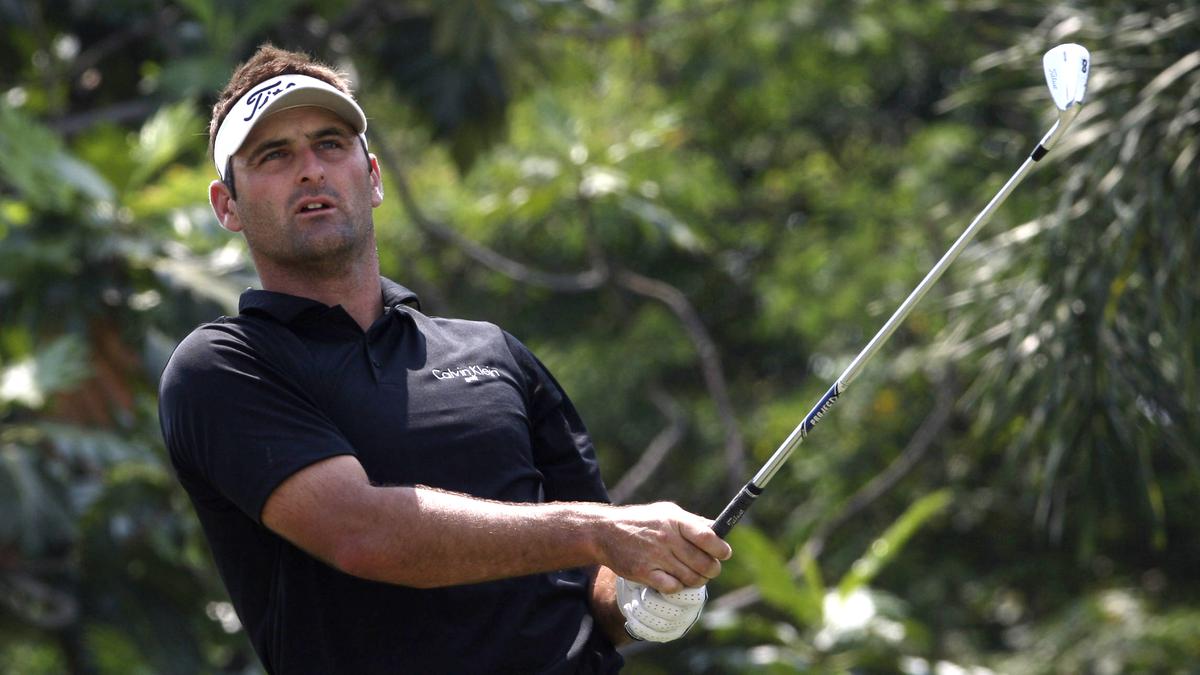 Kiwi golfer Michael Hendry receiving remedy for leukemia