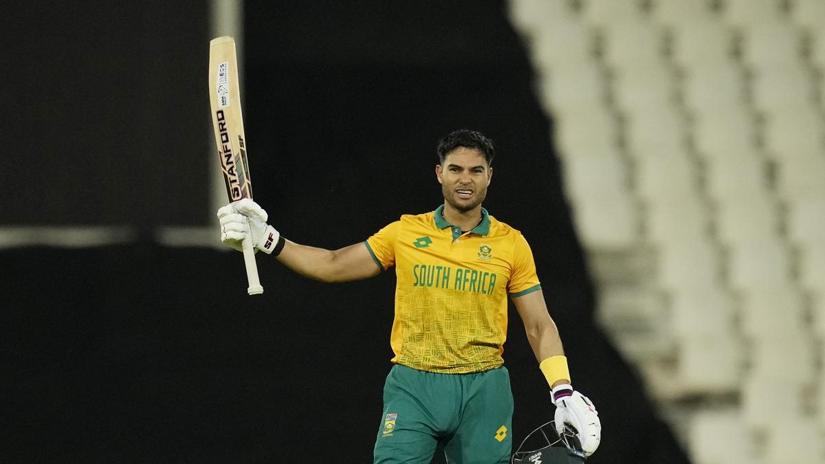 SA vs PAK HIGHLIGHTS, 2nd T20I: Reeza Hendricks hits century as South Africa beats Pakistan by 7 wickets