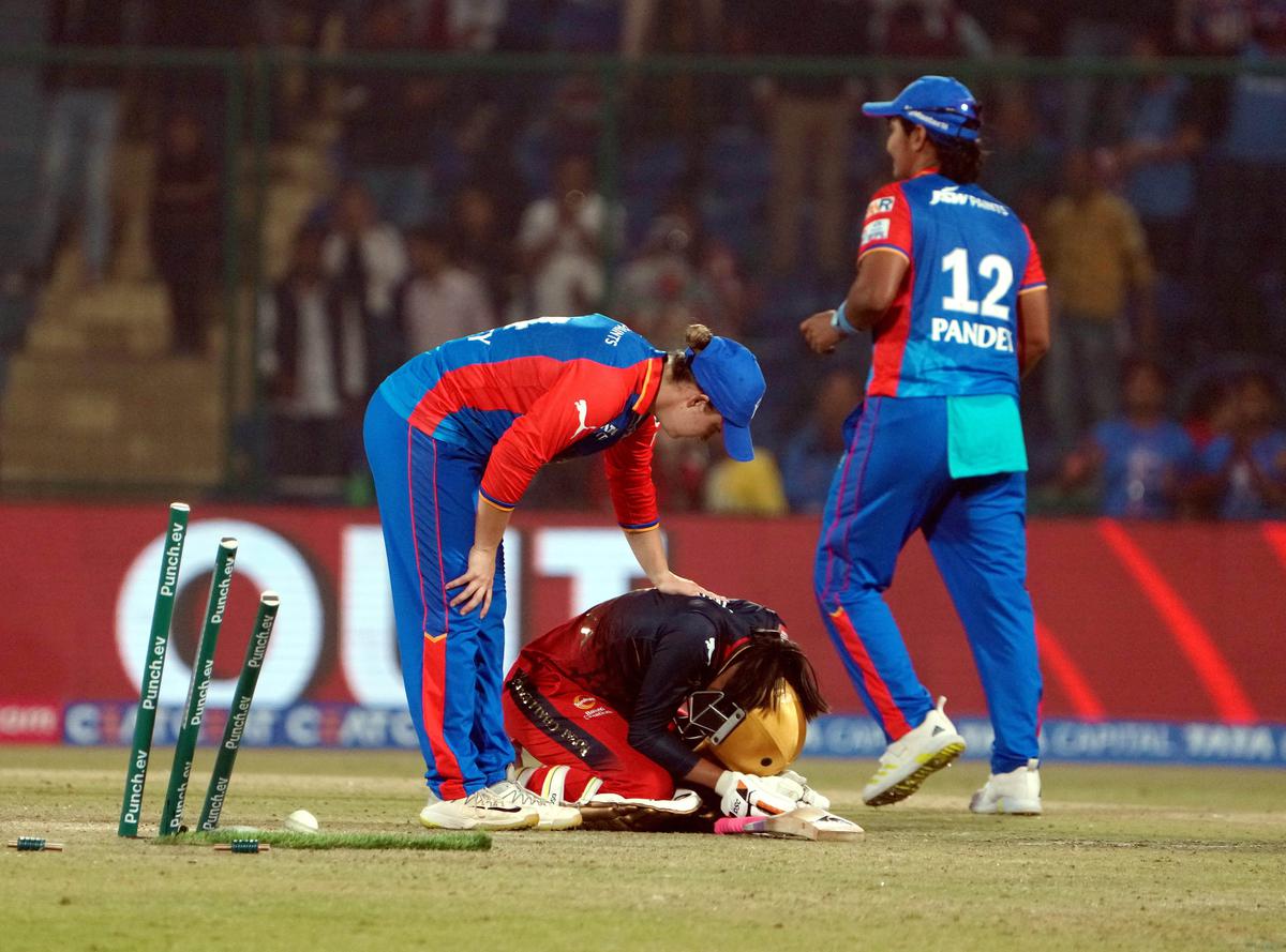 Delhi Capitals player Alice Capsey consoles RCBâs Shreyanka Patil. 