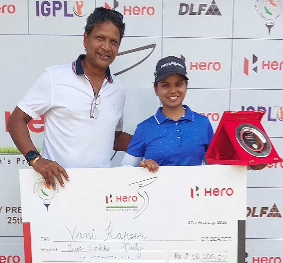 Champion Vani Kapoor (in blue) receives the cheque from the captain of the Bombay Presidency Golf Club, Sanjeev Vaz, in Mumbai on Thursday.