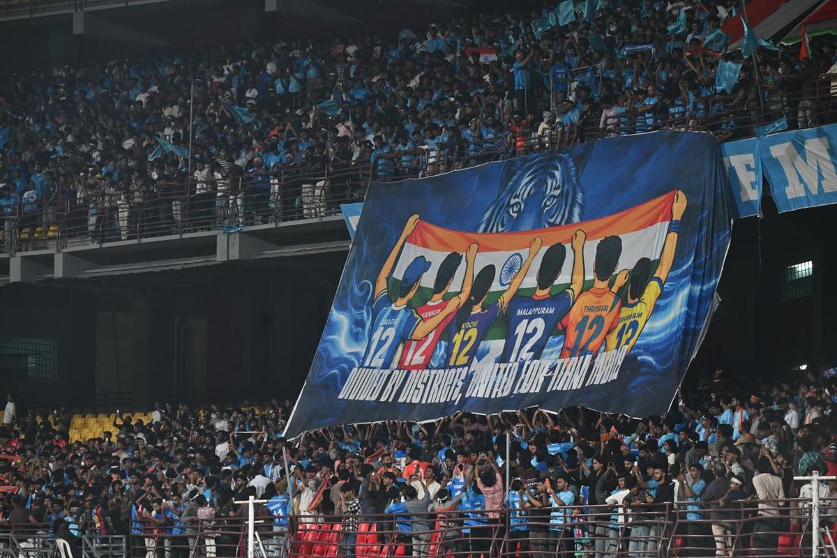 Tifo odhalené v dave počas víťazstva Indie 2:1 nad Hongkongom.