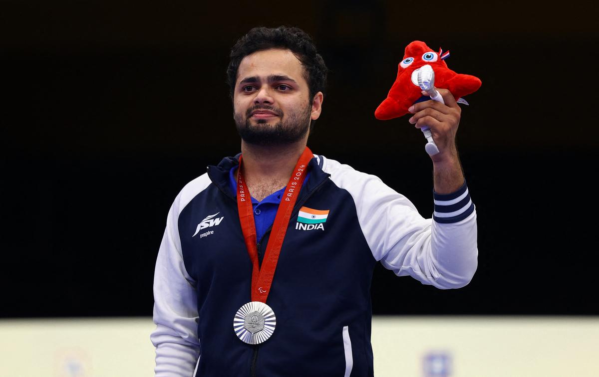 Manish Narwal, who won gold in the Tokyo Games in the Men’s 10m Air Pistol SH1 event, missed out on the podium top step this time. However, his run to silver was nothing short of commendable. 