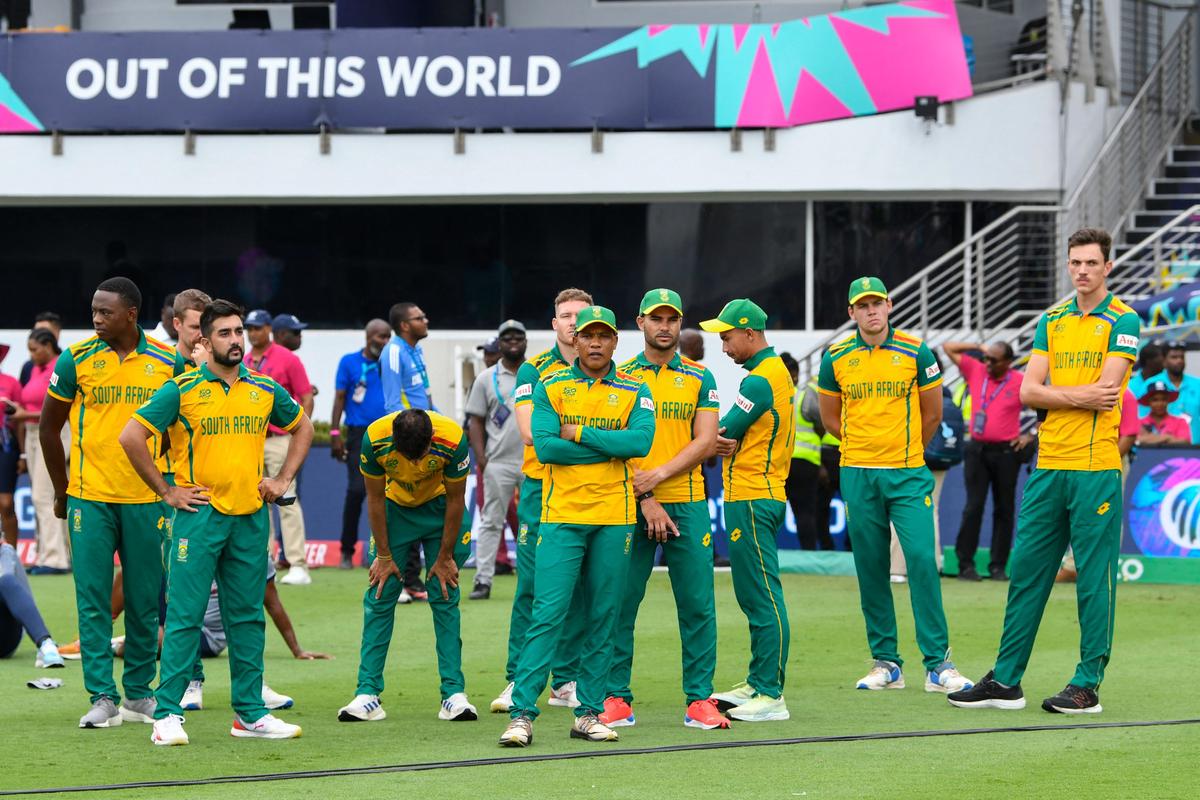 A dejected South African team after the final defeat.
