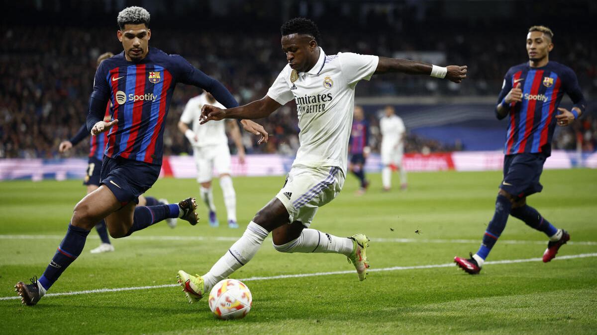 Ancelotti backs Vinicius to escape Araujo shackles in El Clasico