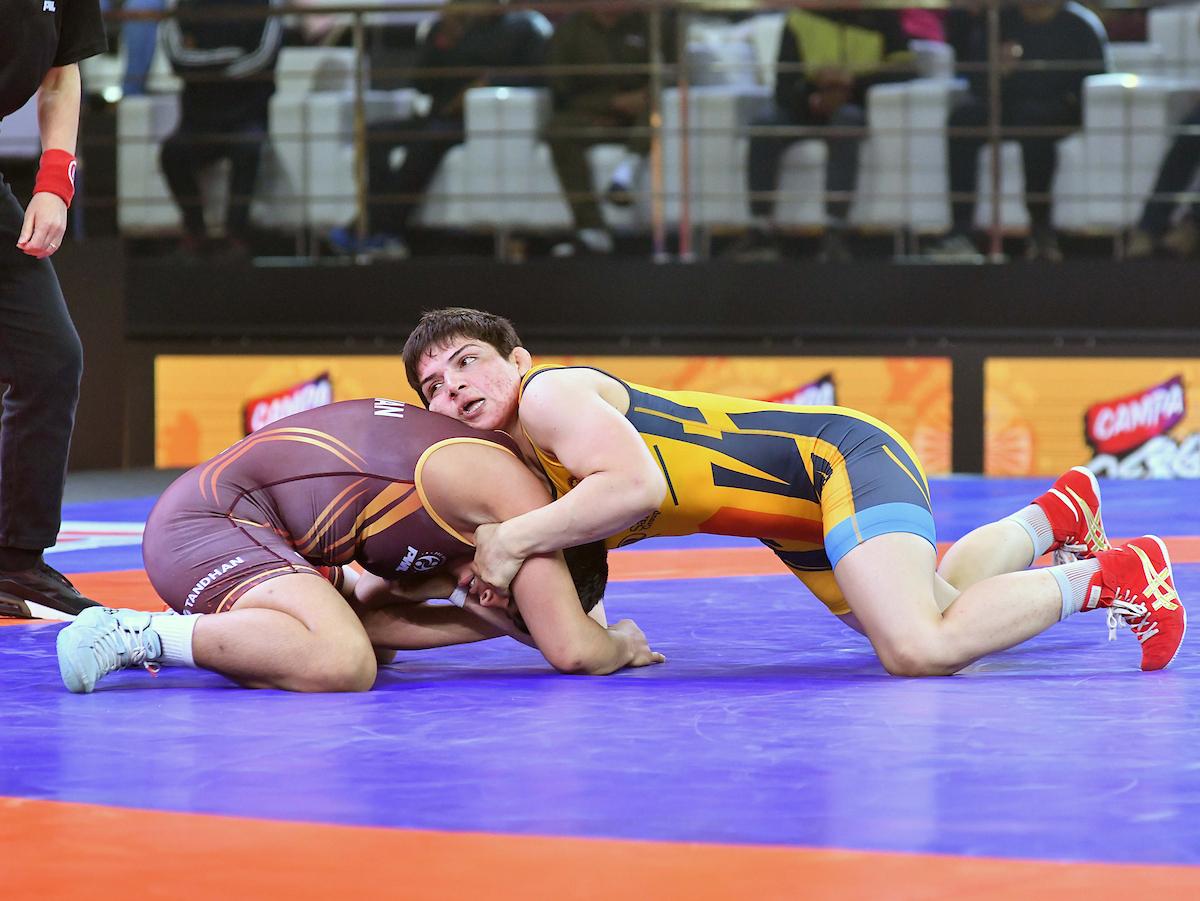 Manisha Bhanvala (right) takes on Neha Sangwan in the 57kg women’s category — a contest that saw Maharashtra Kesari take the lead for the first time in the contest.