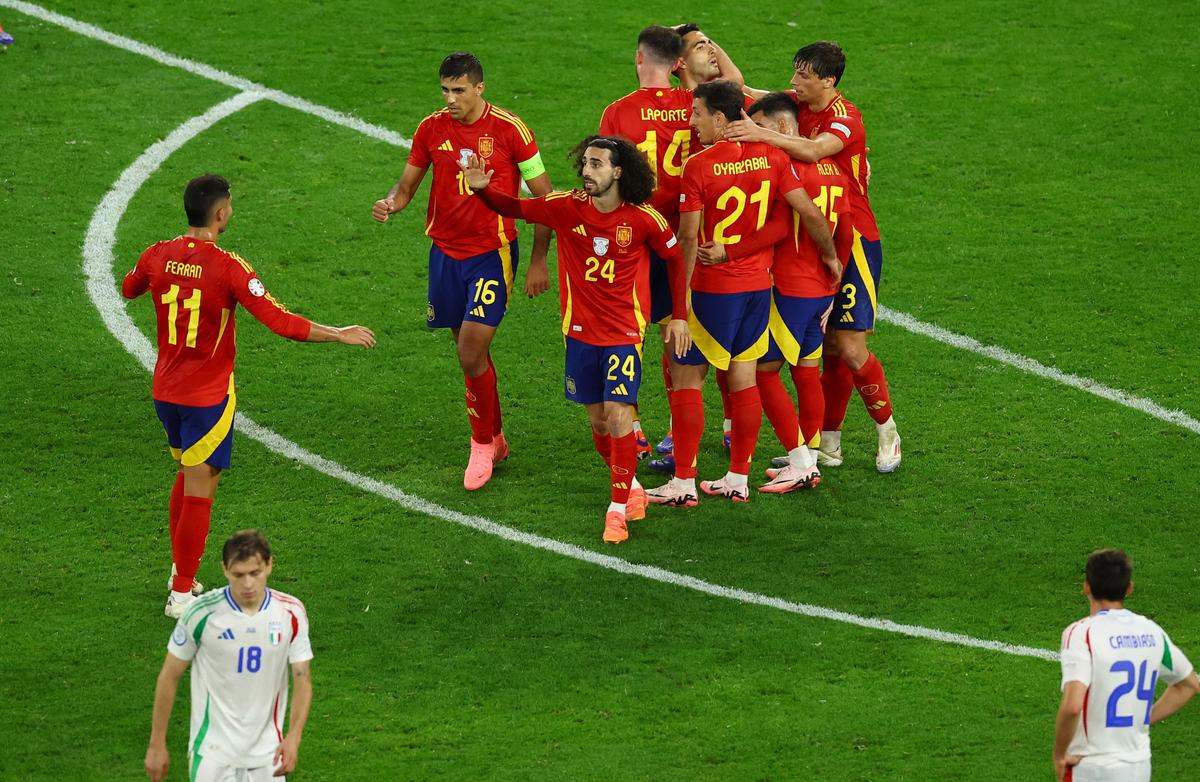 Spain players celebrate after the Italy match.