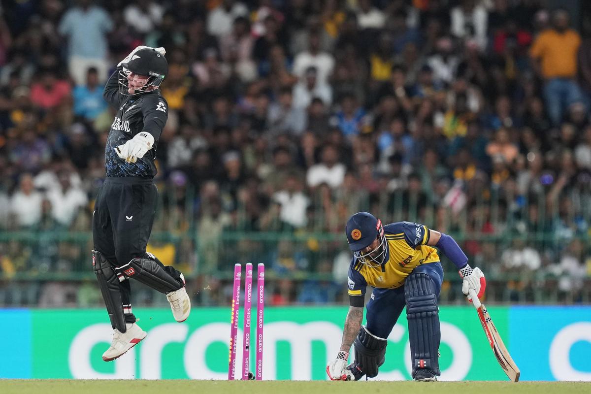 Sri Lanka's 61-run loss to New Zealand ended its chances of qualifyinf for the T20 World Cup semifinal.