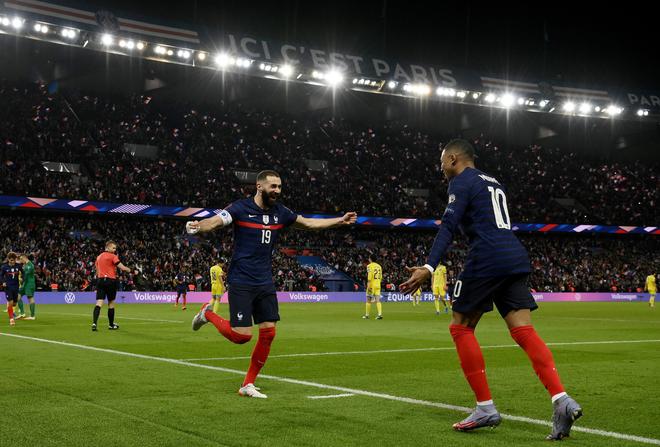 France has two of the best attackers in Karim Benzema (L) and Kylian Mbappe to lead its World Cup defence.