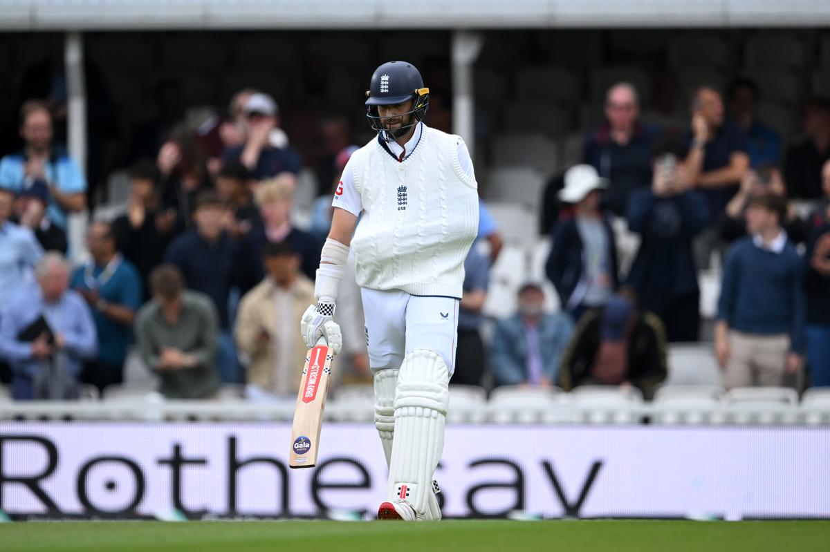 Embora tenha excluído o restante do quinto teste após sua lesão, Wox voltou ao bastão da manhã final com a mão esquerda, pregada no Slingshot quando a Inglaterra insistiu em vencer a série.