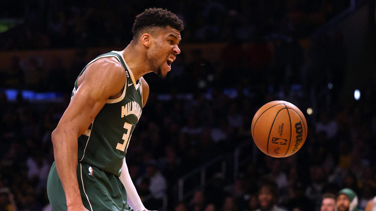 NBA: Milwaukee Bucks rolls to win over LeBron James-less LA Lakers