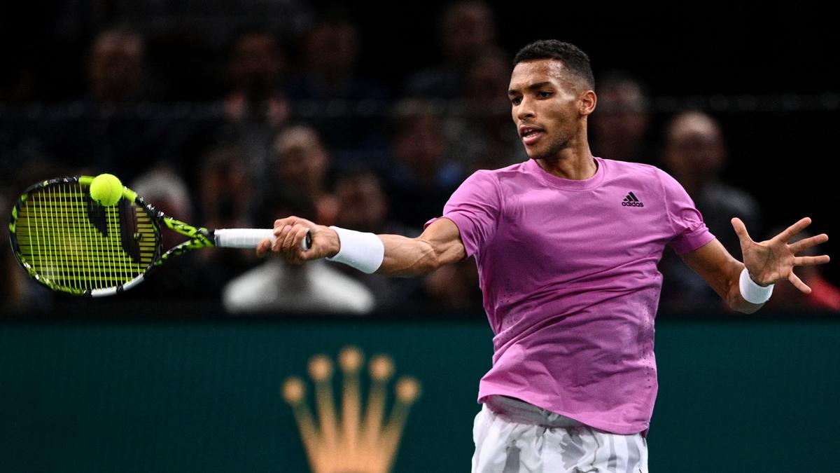 Auger-Aliassime beats Tiafoe; storms into Paris Masters semifinals