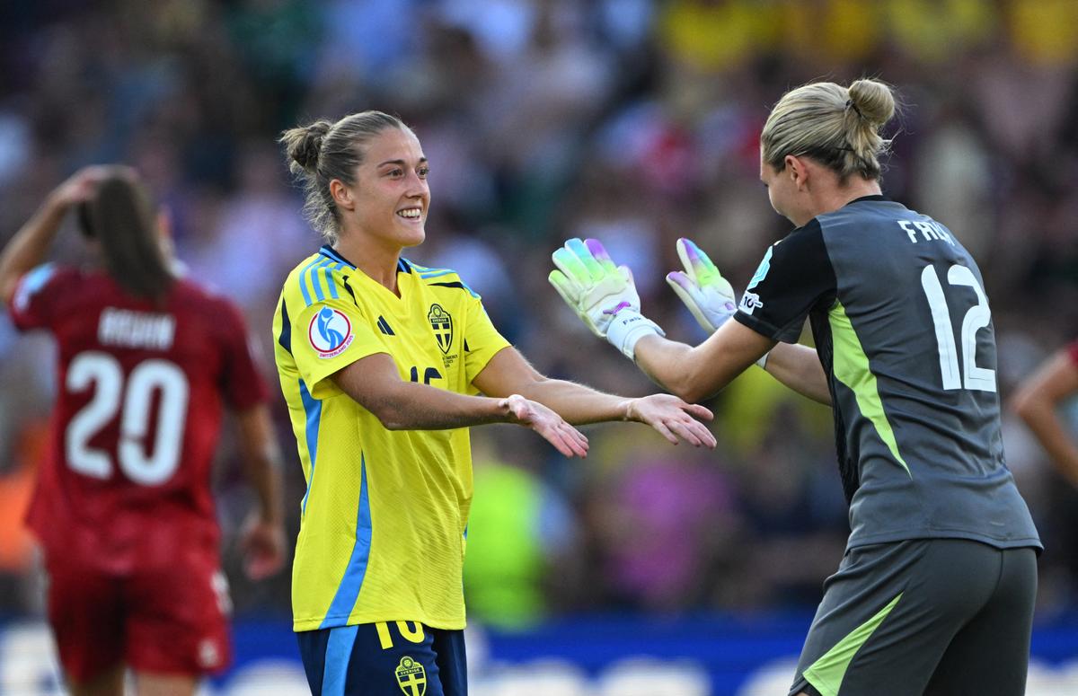 Real Madrid's Angeldahl, ktorý minulý mesiac skóroval v priateľstve proti Dánsku a Nórsku, hral s Kosovarom Asllani a zaznamenal v blízkosti 55. minúty úder pravostrannej nohy.