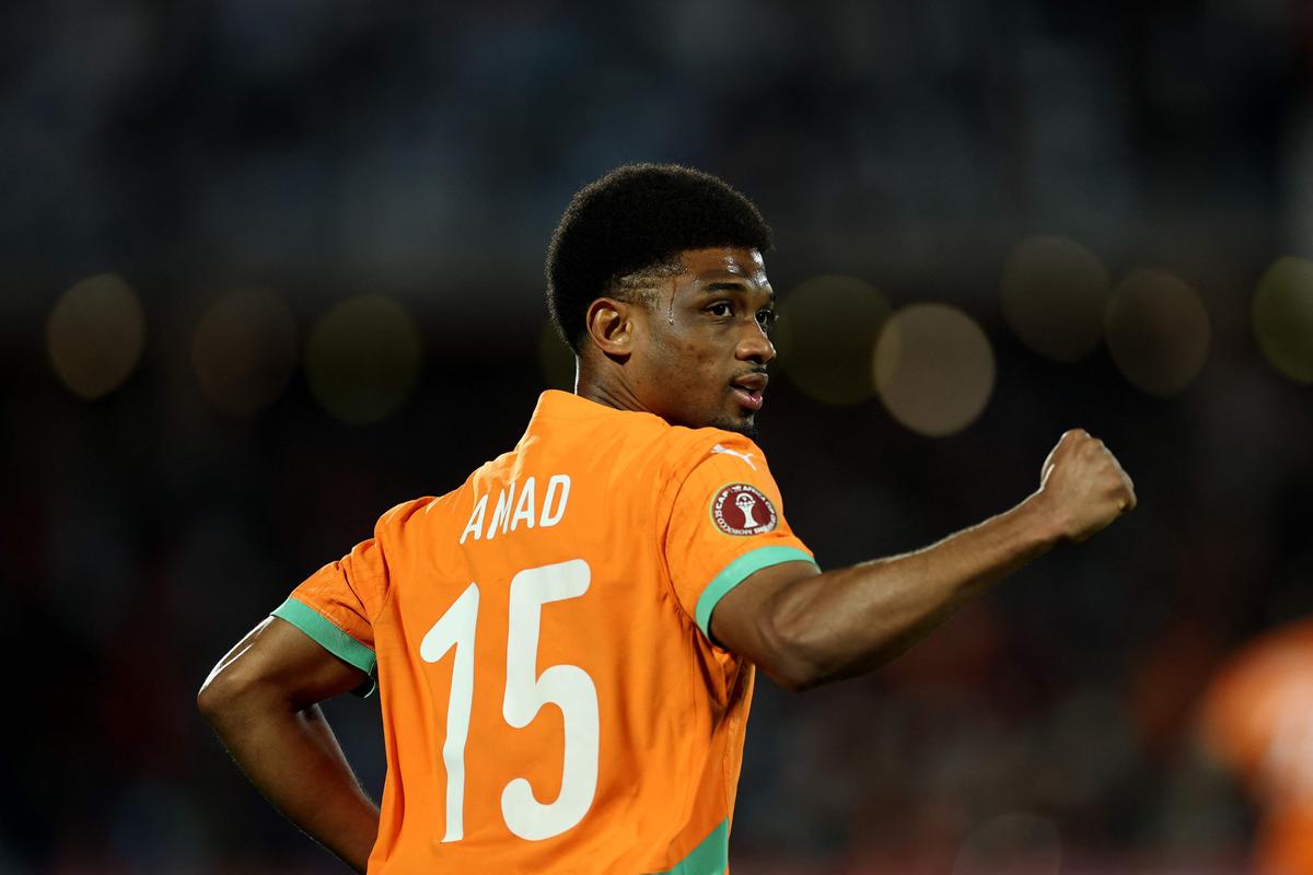 Amad Diallo oslavuje po strelení prvého gólu tímu počas osemfinále Afrického pohára národov (CAN) medzi Pobrežím Slonoviny a Burkinou Faso. 