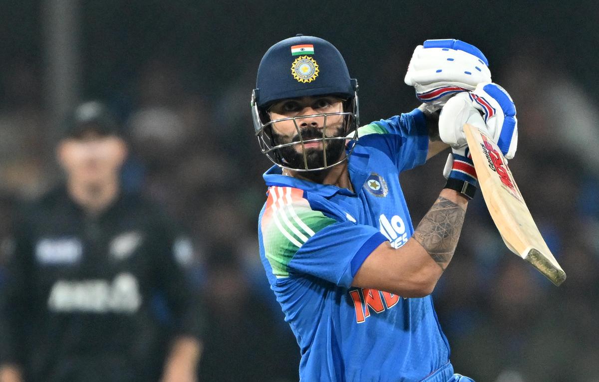 Kohli atingiu sua 85ª tonelada no críquete internacional, mas nem mesmo ele conseguiu salvar um resultado para a Índia.