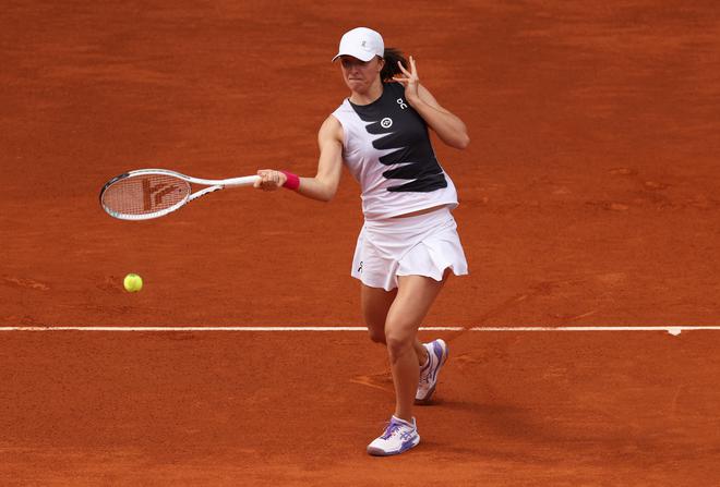 Iga Swiatek of Poland plays a forehand against Bernarda Pera of the United States during their third-round match on day seven of the Mutua Madrid Open. 