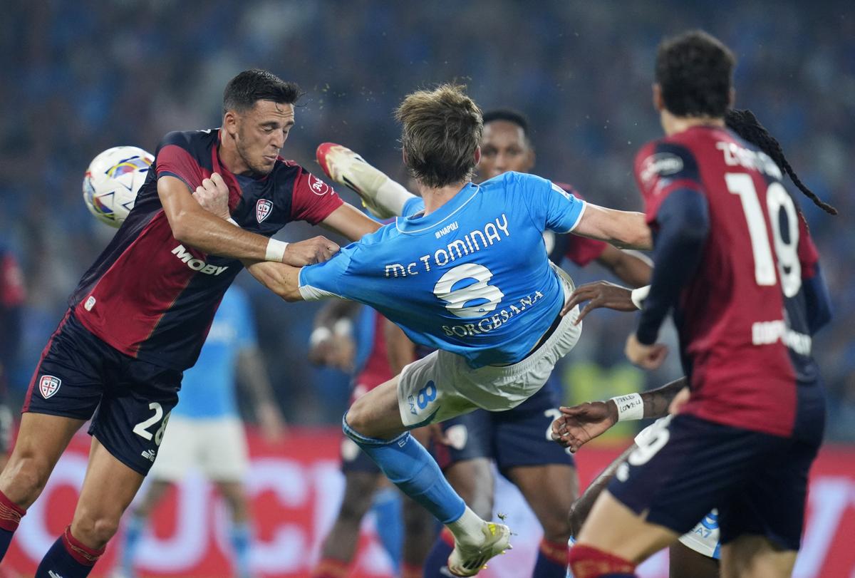 Mctominay strelil úvodný gól proti Cagliari v 2-0 víťazstve, ktoré zdieľali titul Serie A pre Napoli.