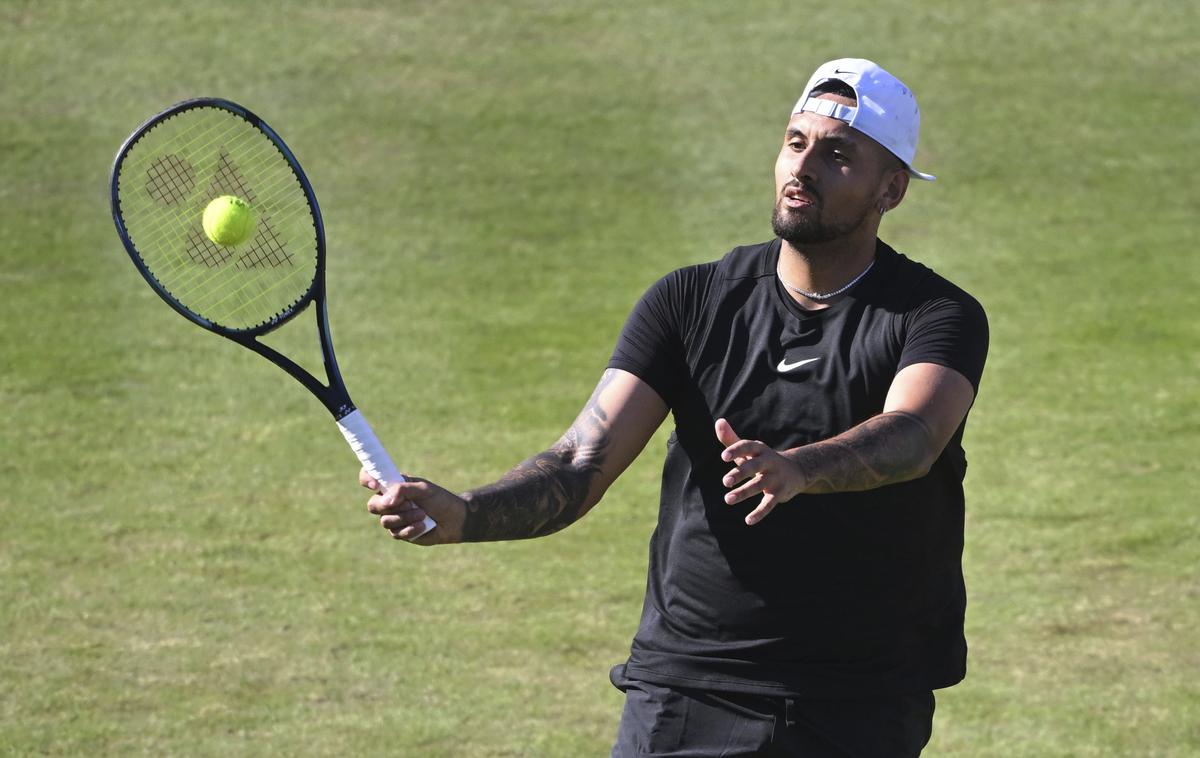 Kyrgios pulls out of Halle due to knee injury