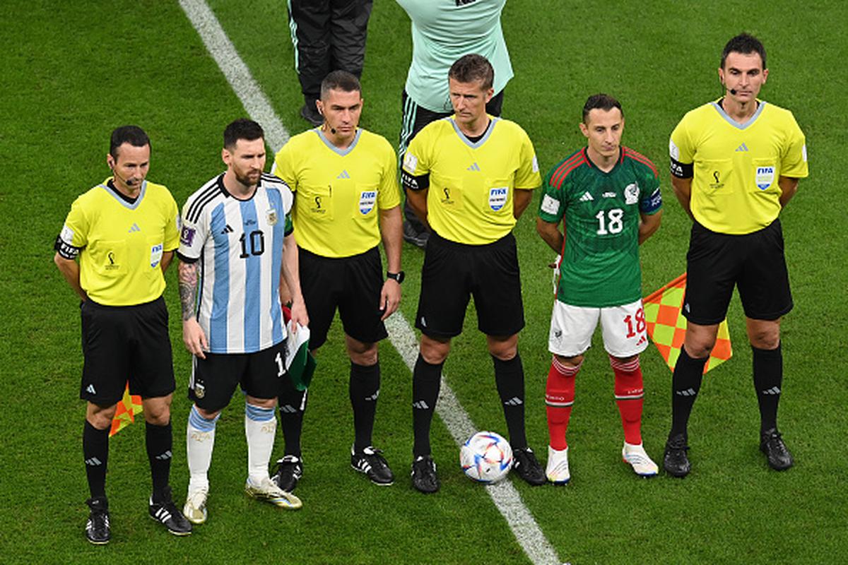 Футбол чемпионат мексики лига. Argentina Mexico 2-0. Argentina vs Mexico. Guardado.