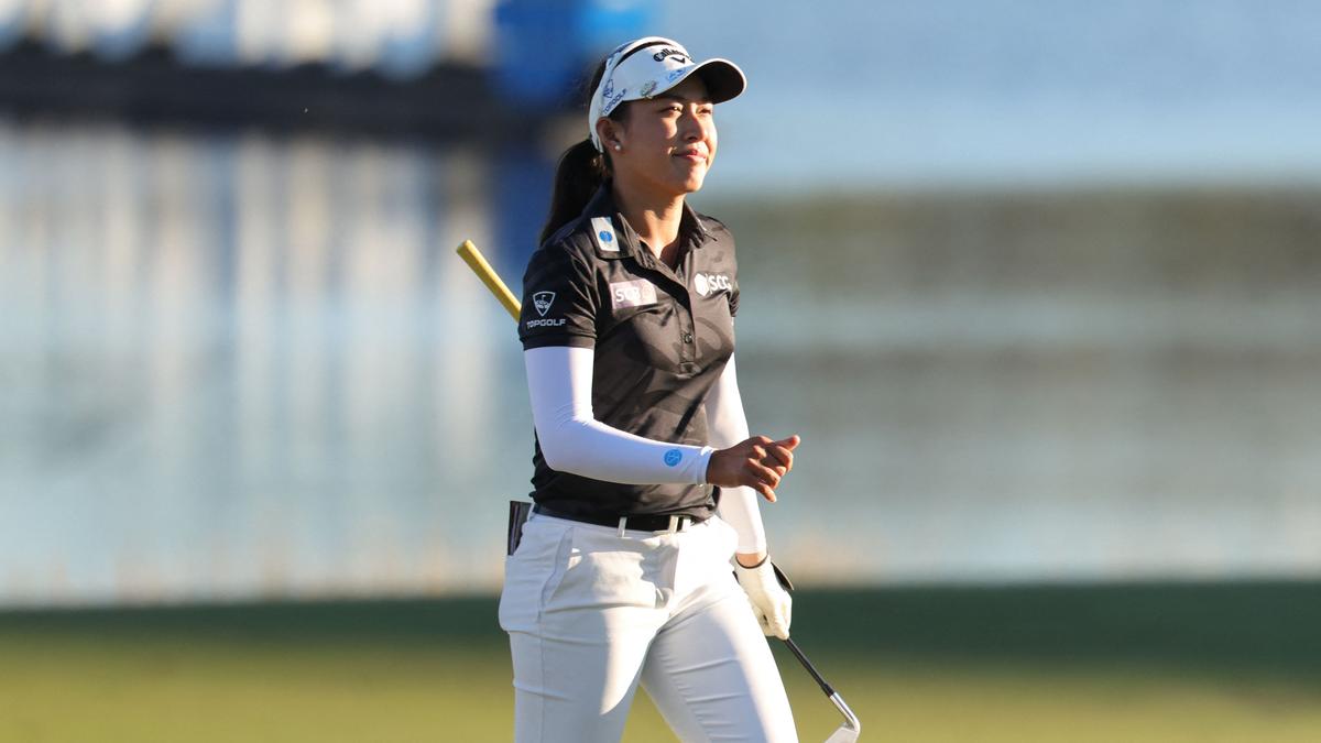 Jeeno Thitikul makes late charge to catch Angel Yin in LPGA finale