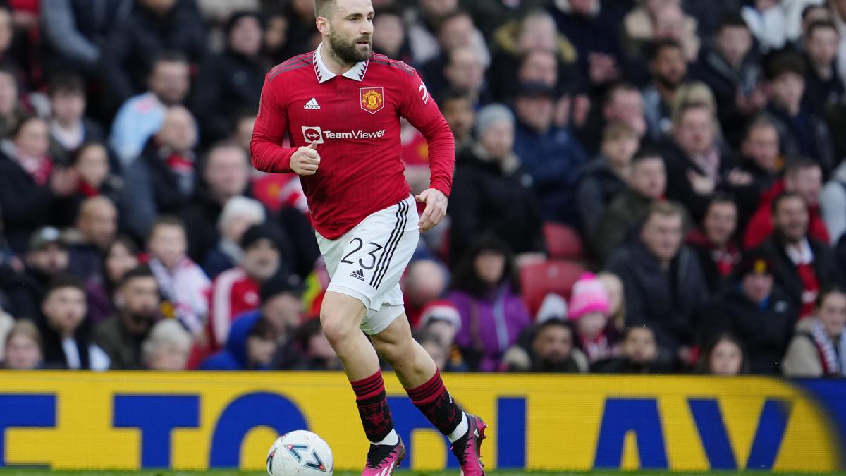 Luke Shaw extends contract at Manchester United till 2027