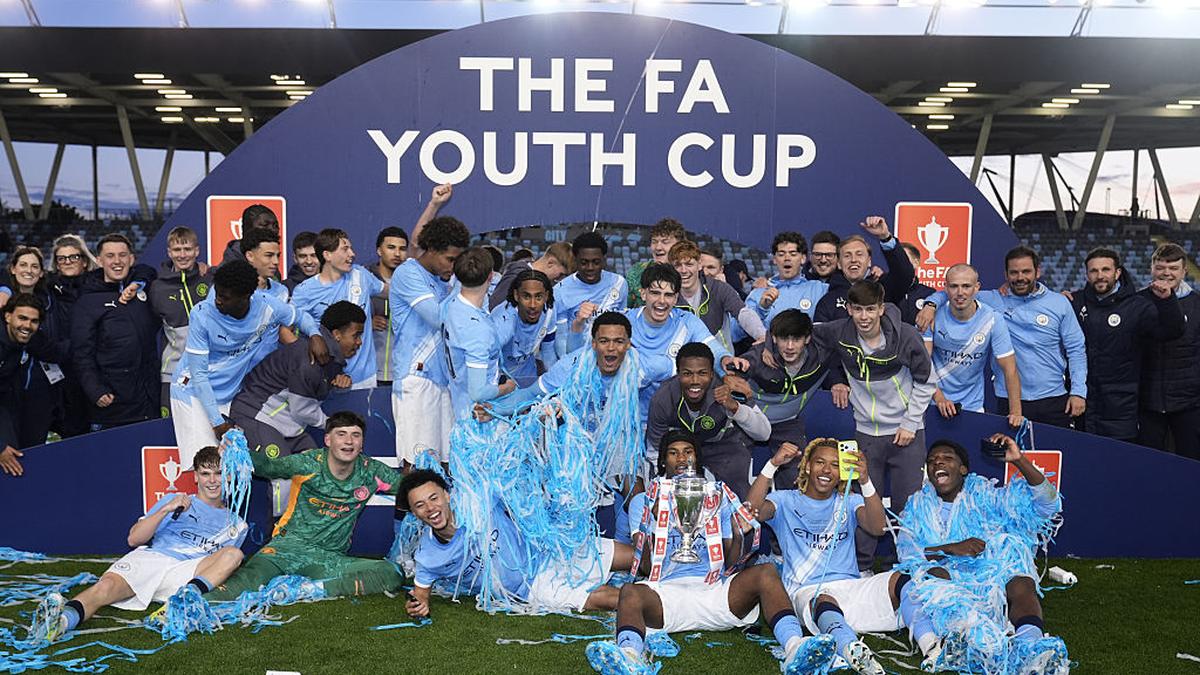 REGARDER: City bat United dans le derby de Manchester et remporte la FA Youth Cup en présence de Guardiola