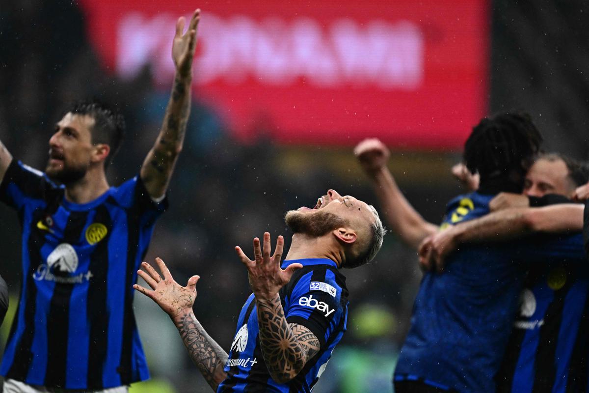 Inter Milan’s Federico Dimarco (C) celebrate winning the 2024 Scudetto Championship title. 