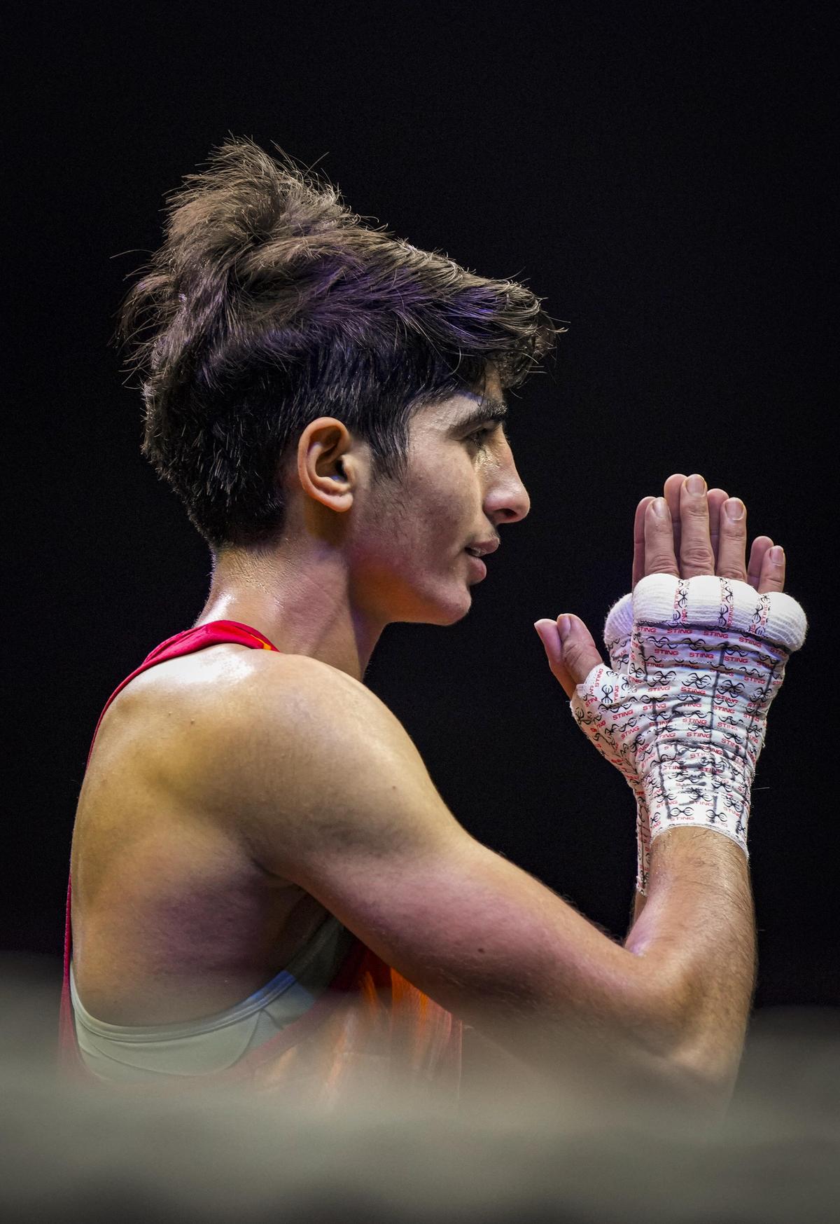Minakshi Hooda (48kg de ouro, na foto) e Mirabai Chanu (48kg de prata) estão entre os medalhistas indianos do Mundial cujas categorias de peso não aparecerão em LA 2028. 