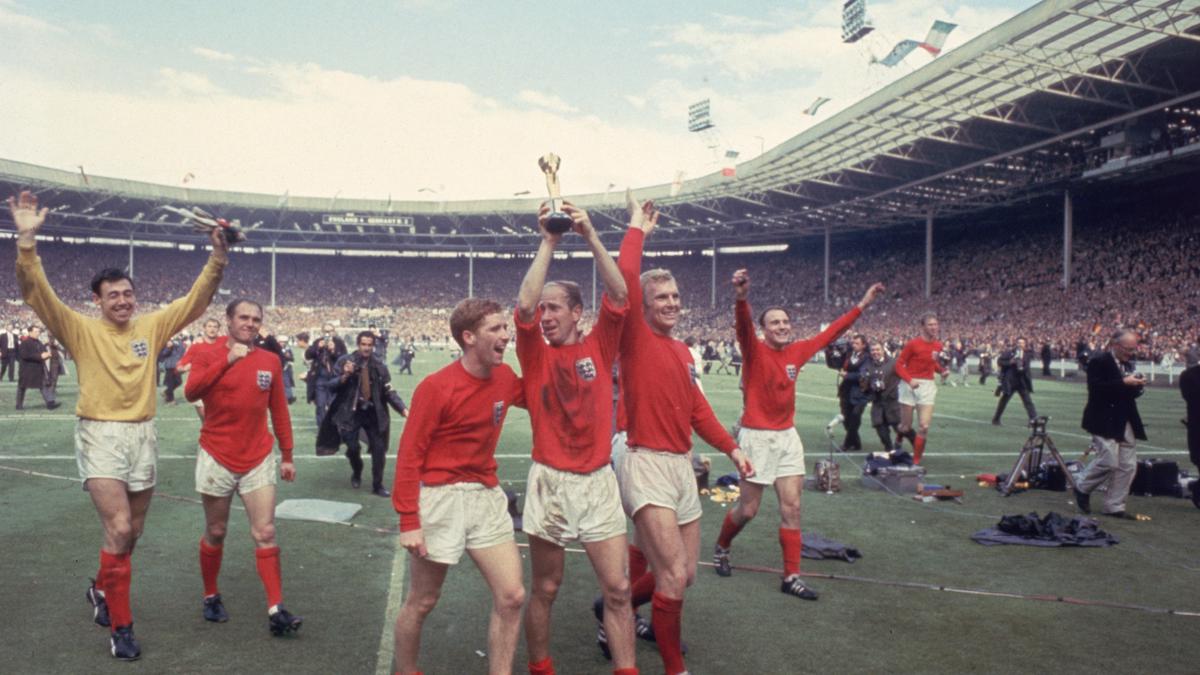 Bobby Charlton dies: One of Alf Ramsey’s ‘Wingless Wonders’ who outplayed Beckenbauer to win the FIFA World Cup