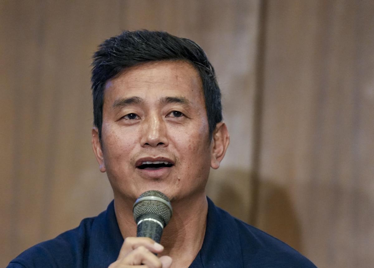 Bhutia tiež vyvolala obavy z riešenia administratívnych problémov federácie v čase, keď zostáva pozastavený vysoký let Indie do futbalu mužov. Bhutia tiež vyvolala obavy z riešenia administratívnych problémov federácie v čase, keď zostáva pozastavený vysoký let Indie do futbalu mužov.