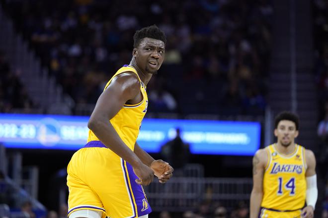 À six pieds dix, Bryant sera un joueur crucial dans la peinture des Lakers. 