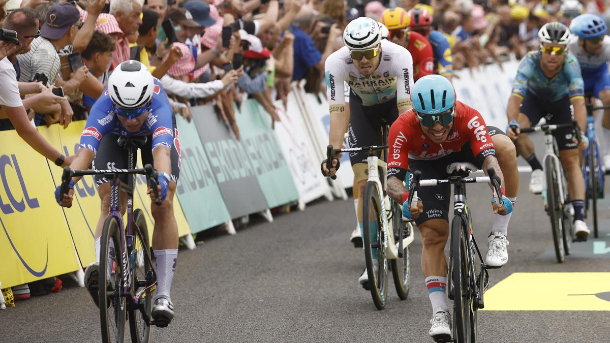 Philipsen wins second straight Tour de France stage